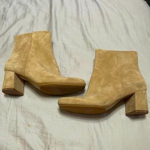 Naturalizer Ladies Bootie, Size 10